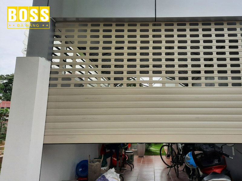 cac-loai-cua-cuon-ngoai-troi-duoc-chuong-lap-dat-hien-nay-bossdoor