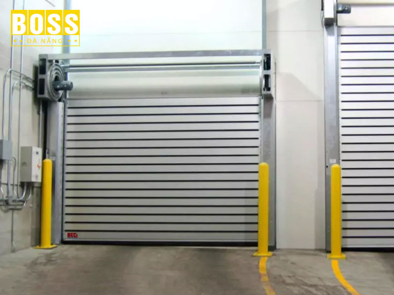 Cua-cuon-chong-chay-bossdoor