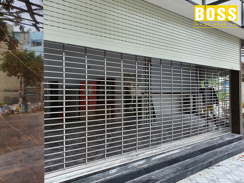 cua-cuon-khe-thoang-inox-bossdoor