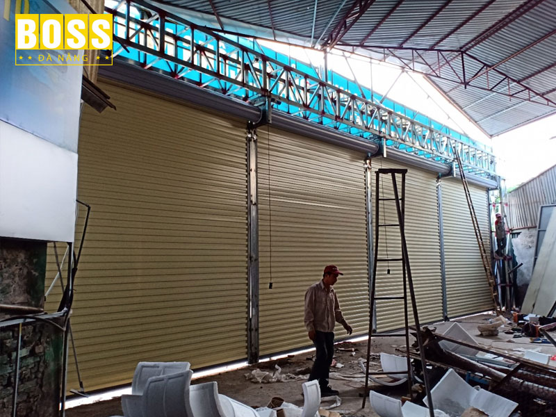 Uu-diem-cua-cua-cuon-nha-xuong-bossdoor