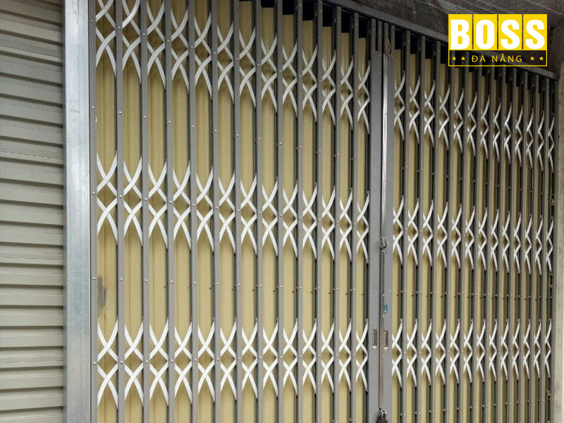 Cach-mo-khoa-cua-sat-keo-khi-mat-chia-bossdoordanang