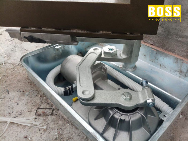 Khi-nao-nen-bao-duong-cong-tu-dong-bossdoordanang