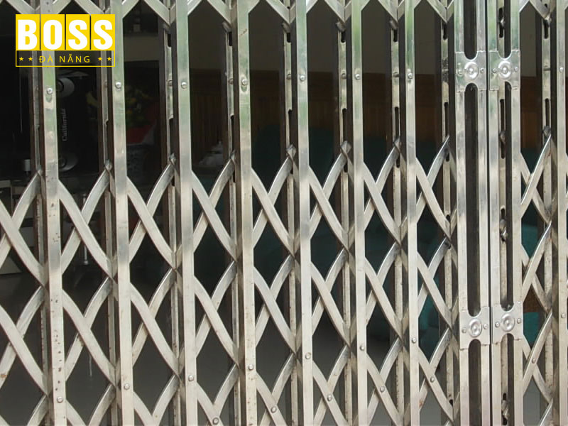 Vi-sao-can-ve-sinh-cua-sat-keo-bossdoordanang