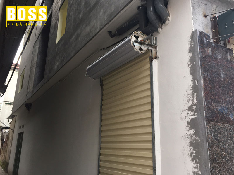 Cach-dong-mo-cua-cuon-khe-thoang-khi-bi-mat-dien-bossdoordanang