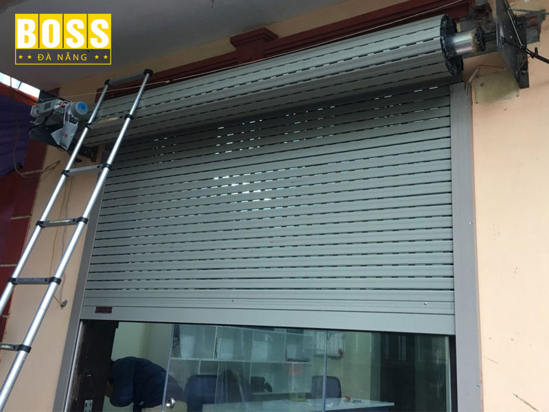 Cua-cuon-khong-mo-duoc-do-loi-tu-nguon-cap-dien-bossdoordanang