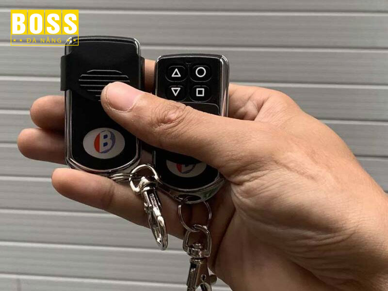 Dau-hieu-nhan-biet-remote-cua-cuon-het-pin-bossdoordanang
