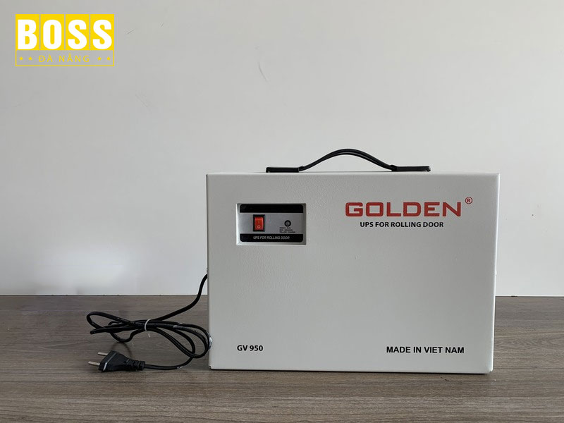 Dong-mo-cua-cuon-khi-mat-dien-bang-cach-dung-binh-luu-dien-bossdoordanang