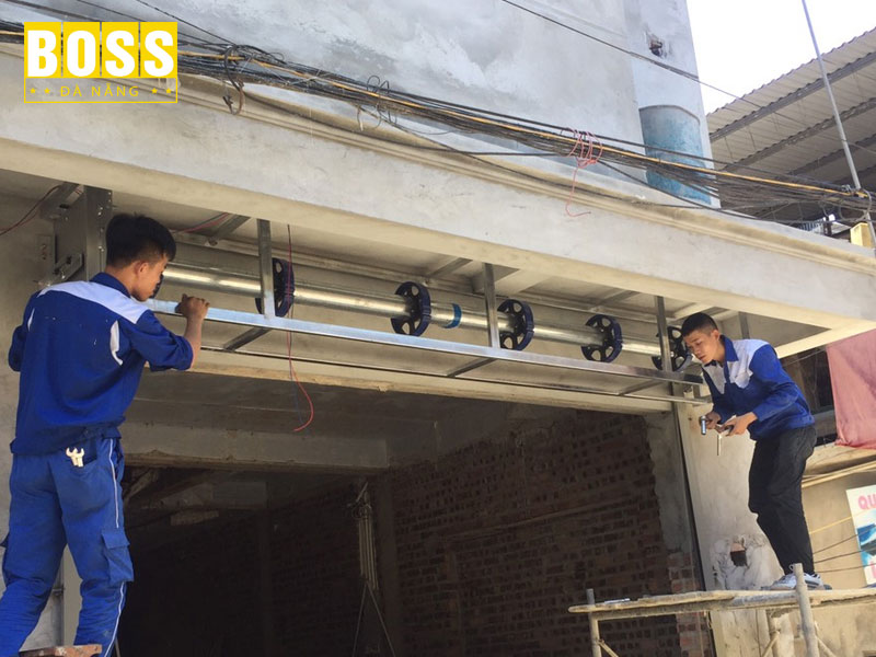 Lap-mat-bich-dong-co-va-gia-do-bossdoordanang