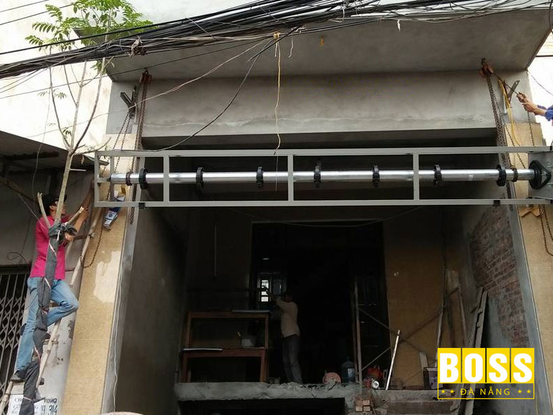 Lap-truc-va-motor-cua-cuon-bossdoordanang