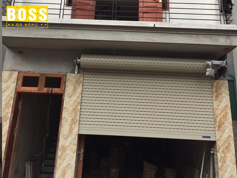 Luu-y-ve-cach-xay-tuong-de-cho-lap-dat-cua-cuon-bossdoordanang