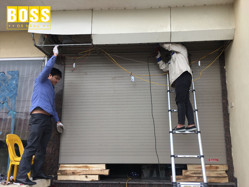 Mot-vai-luu-y-khi-dung-cua-cuon-de-tranh-tinh-trang-cua-cuon-bi-dung-bossdoordanang