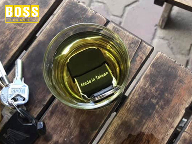 Remote-cua-cuon-bi-vo-nuoc-co-sao-khong-bossdoordanang