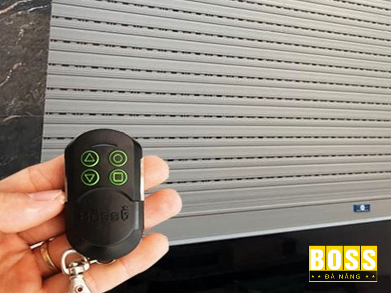 Su-co-o-remote-dieu-khien-khien-cua-cuon-khong-mo-duoc-bossdoordanang