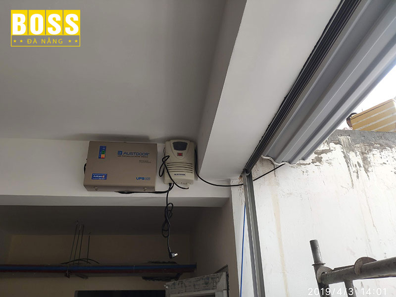 Vi-sao-nen-biet-cach-xay-tuong-de-cho-lap-dat-cua-cuon-bossdoordanang