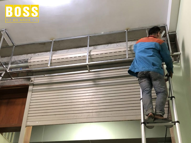 Bao-tri-cua-cuon-dinh-ky-bossdoordanang