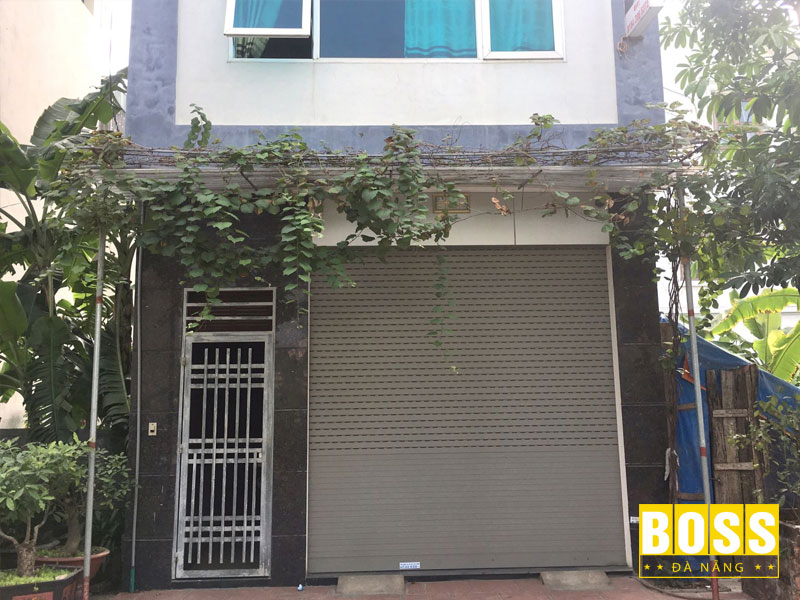 Cach-tinh-gia-cua-mot-bo-cua-cuon-bossdoordanang