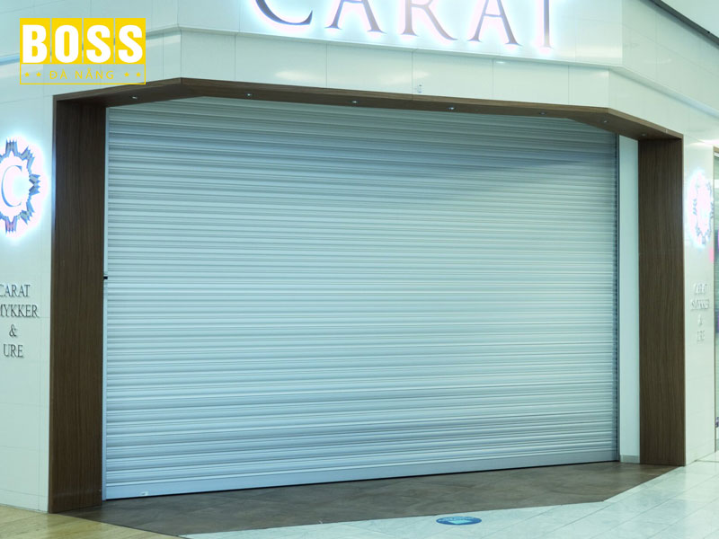 Co-nen-lap-dat-cua-cuon-cho-cac-cong-trinh-thuong-mai-bossdoordanang