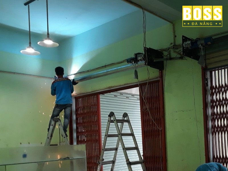 Co-nen-tu-sua-chua-cua-cuon-tu-dong-tai-nha-khong-bossdoordanang