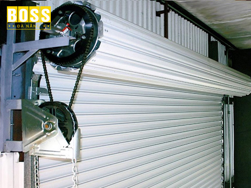 Hau-qua-cua-viec-cua-cuon-bi-tuot-cot-bossdoordanang