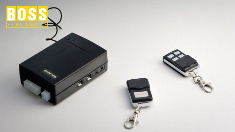 Hop-nhan-tin-hieu-dieu-khien-bossdoordanang