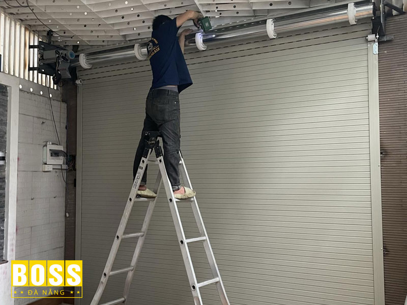 Khac-phuc-su-co-cua-cuon-khong-hoat-dong-duoc-bossdoordanang