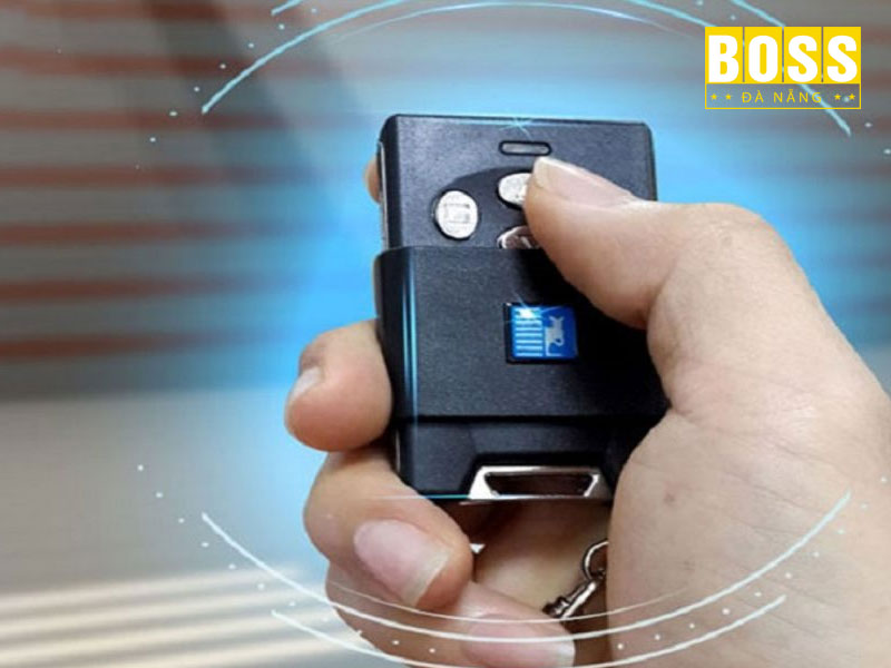 Khi-su-dung-dieu-khien-tu-xa-bossdoordanang