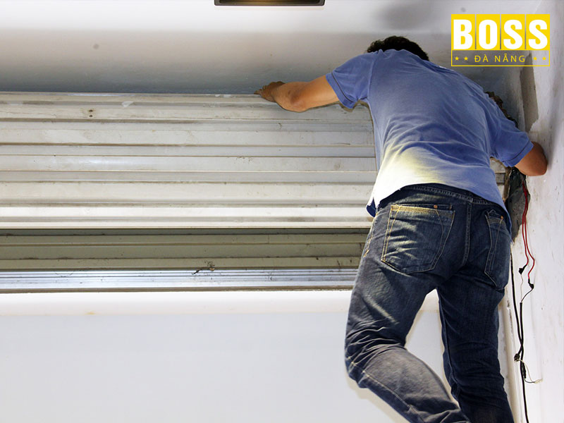 Kiem-tra-bao-duong-cua-cuon-dinh-ky-de-han-che-cac-loi-sua-chua-bossdoordanang