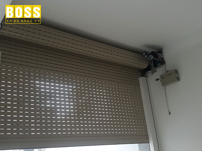 Loi-ich-cua-viec-su-dung-cua-cuon-tu-dong-trong-gia-dinh-1-bossdoordanang