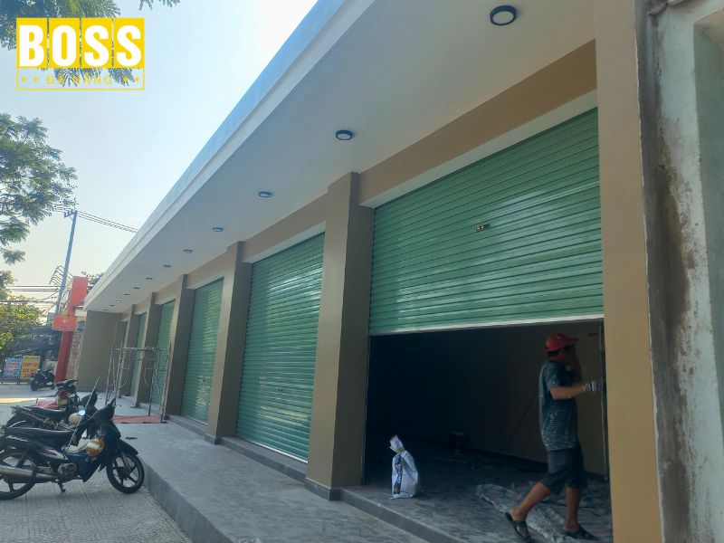 Thi-cong-cua-cuon-tam-lien-cn-uc-keo-tay-cho-kiot-cho-man-thai-bossdoordanang-4