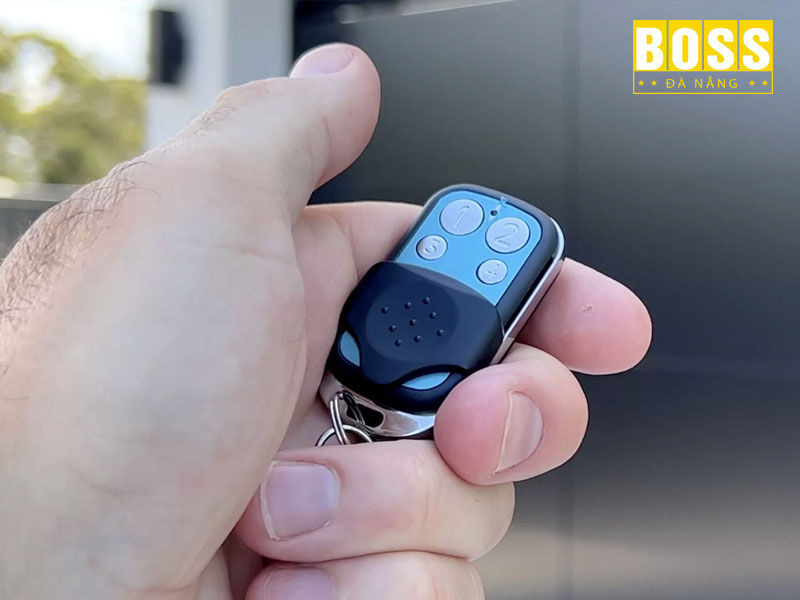 Bo-dieu-khien-bossdoordanang