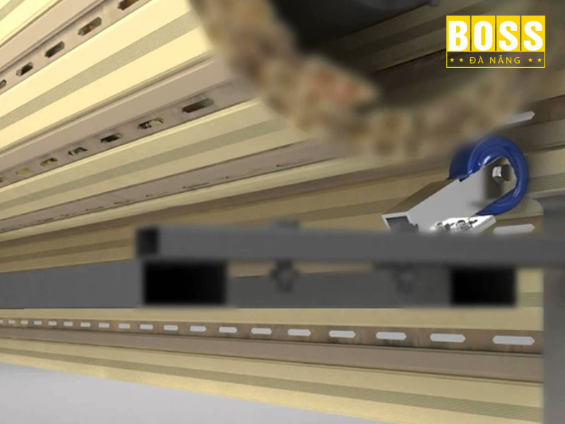 Cua-cuon-bi-keu-do-day-xich-truyen-luc-bossdoordanang