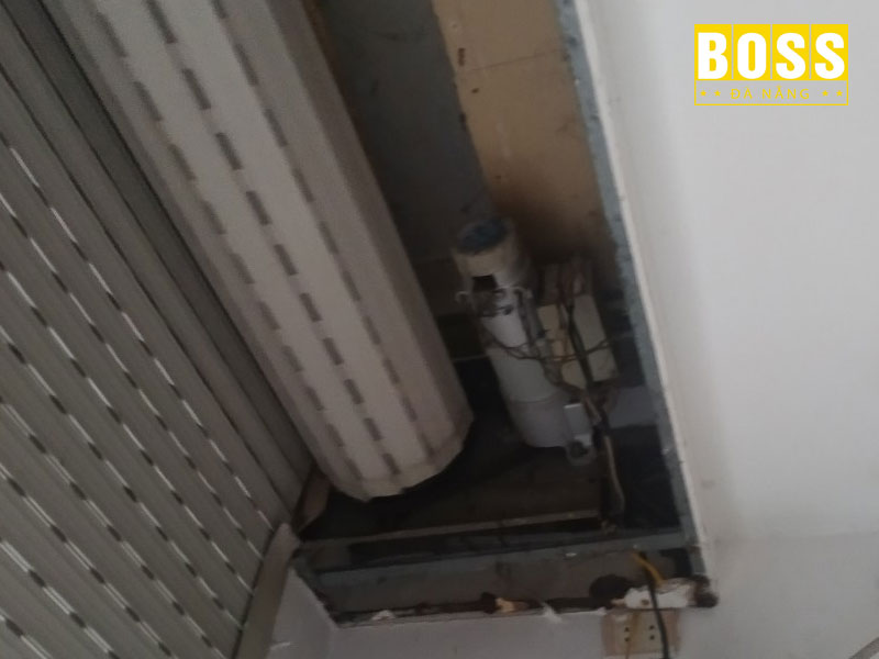 Cua-cuon-bi-keu-do-loi-motor-bossdoordanang