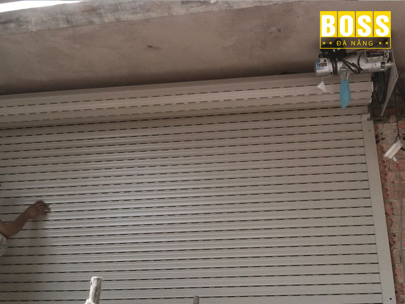 Cua-cuon-bi-keu-do-nan-cua-bossdoordanang