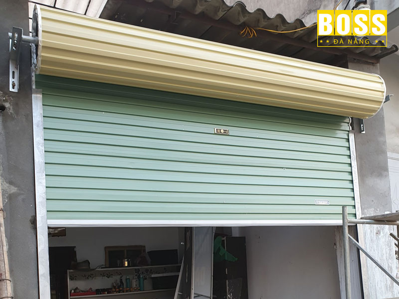 Cua-cuon-tay-keo-la-cua-gi-bossdoordanang