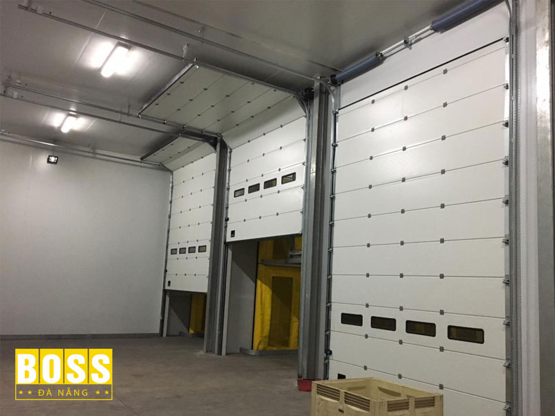 Dac-diem-noi-bat-cua-cua-cuon-truot-tran-bossdoordanang