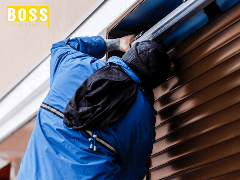 Tiet-kiem-cac-khoan-chi-phi-sua-chua-cua-cuon-bossdoordanang