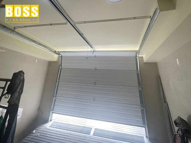 Tim-hieu-ve-cua-cuon-truot-tran-bossdoordanang