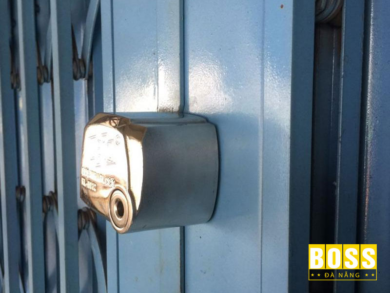 Cach-thay-o-khoa-cua-sat-keo-bossdoordanang