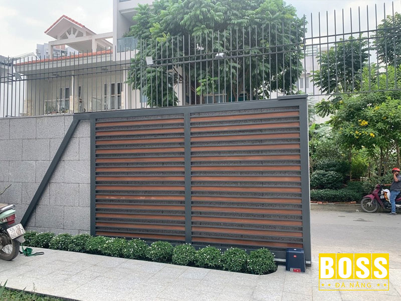 Cong-truot-tu-dong-bossdoordanang