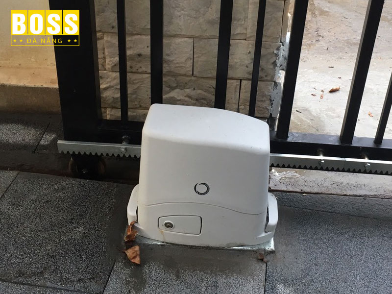 Lam-the-nao-de-tiet-kiem-chi-phi-lap-dat-cong-tu-dong-bossdoordanang