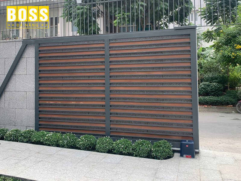 Loi-ich-cua-viec-lap-dat-cong-tu-dong-cho-nha-o-bossdoordanang