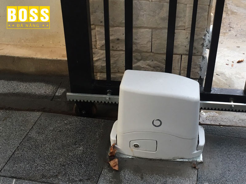 Cong-truot-tu-dong-bossdoordanang