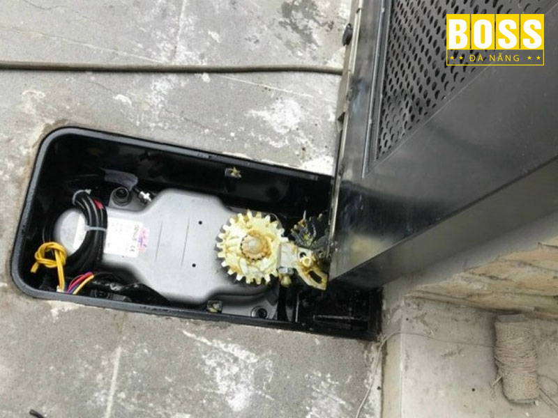 Dau-hieu-nhan-biet-cong-tu-dong-can-duoc-bao-tri-bossdoordanang