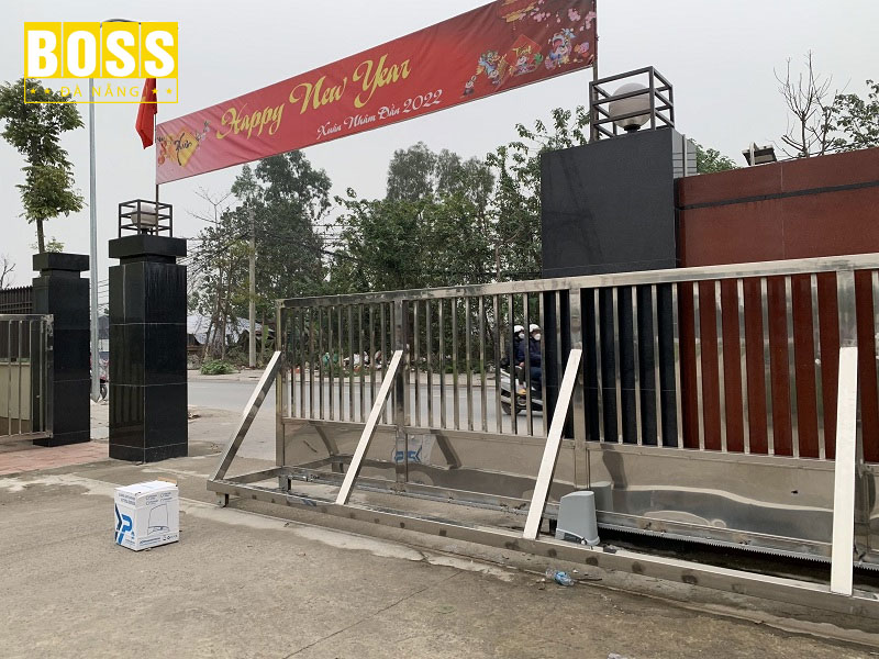 Gioi-thieu-ve-cong-tu-dong-bossdoordanang