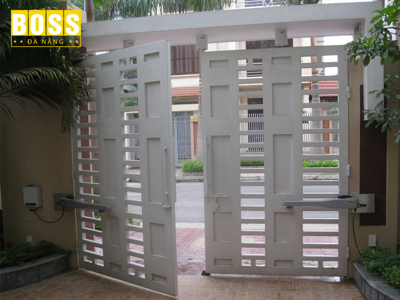 Gioi-thieu-ve-cong-tu-dong-bossdoordanang