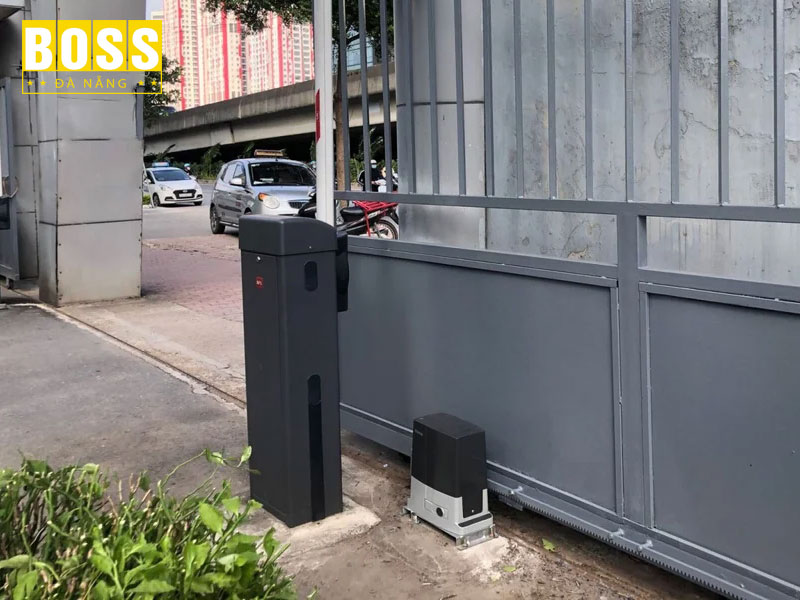 Su-dung-dong-co-toc-do-cao-bossdoordanang