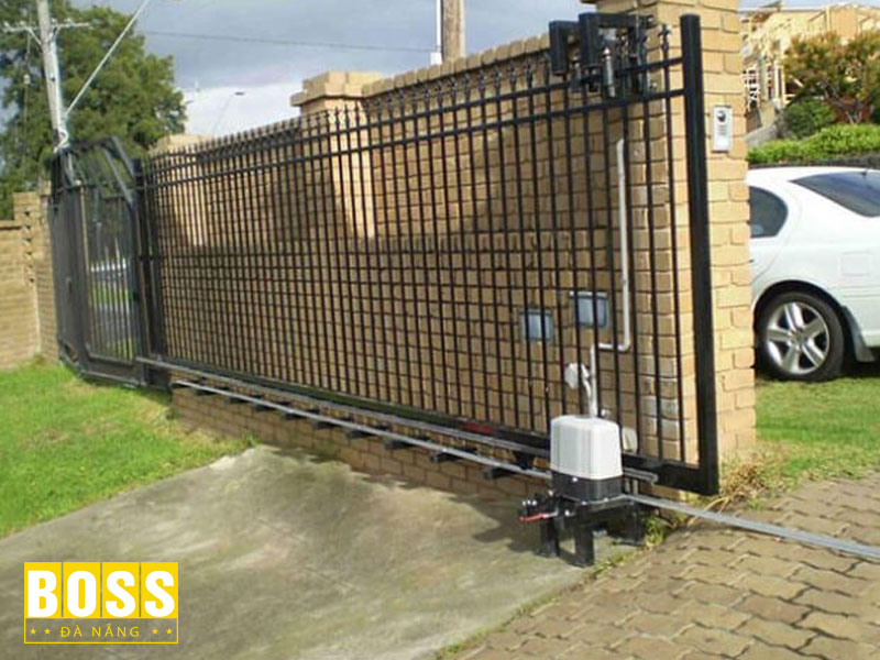 Uu-nhuoc-diem-khi-lap-dat-cong-sat-lua-bossdoordanang