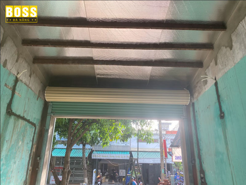 Dac-diem-noi-bat-cua-cua-cuon-tam-lien-maxdoor-vip-bossdoordanang