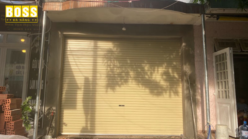 Thi-cong-cua-cuon-tam-lien-maxdoor-vip-cho-anh-vu-bossdoordanang