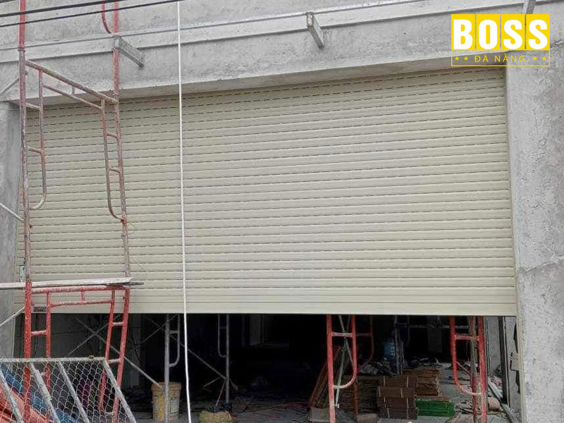 Cua-cuon-tam-ky-bossdoordanang